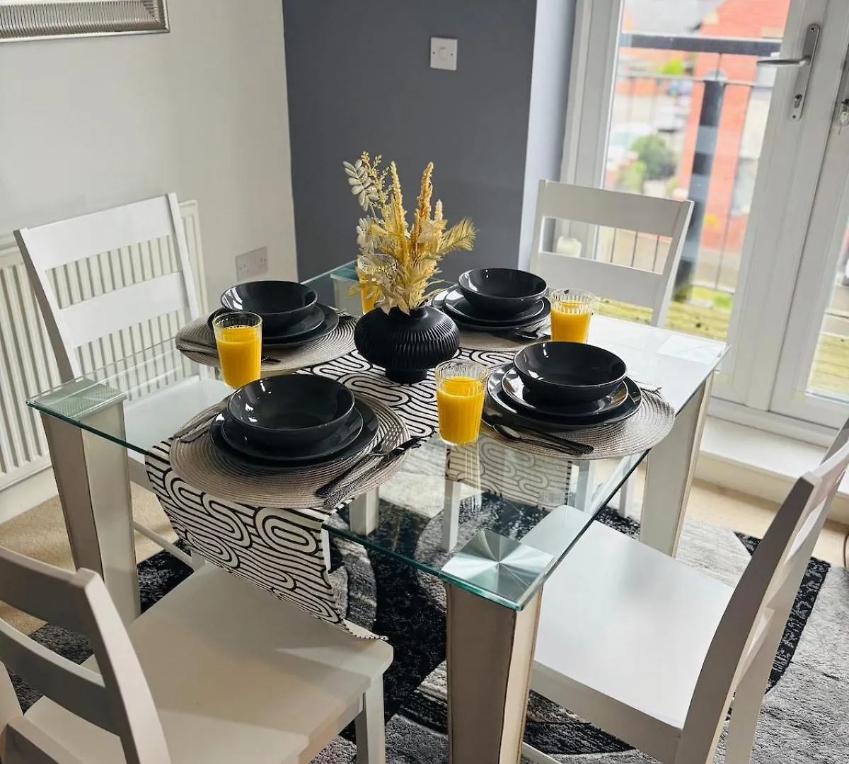 2-Bedroom 1-Bathroom Apartment Sheffield, Sleeps Up To 4, 1-Double Bed 2-Single Beds Open Plan Kitchen With Dining Area And Lounge  Σέφιλντ