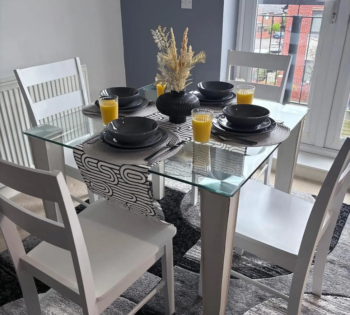 2-Bedroom 1-Bathroom Apartment Sheffield, Sleeps Up To 4, 1-Double Bed 2-Single Beds Open Plan Kitchen With Dining Area And Lounge 0*, Σέφιλντ